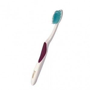 Toothbrush with Xilytol Irisana