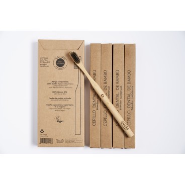 Irisana Aktivkohle-Zahnbürste. Karton mit 4 Einheiten